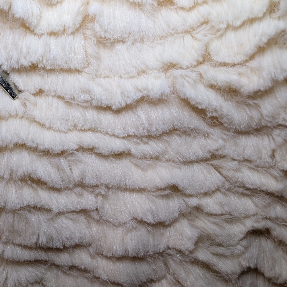 NWOT Self Esteem Girls Cozy Cream Faux Fur Vest Size 4T - Picture 7 of 9